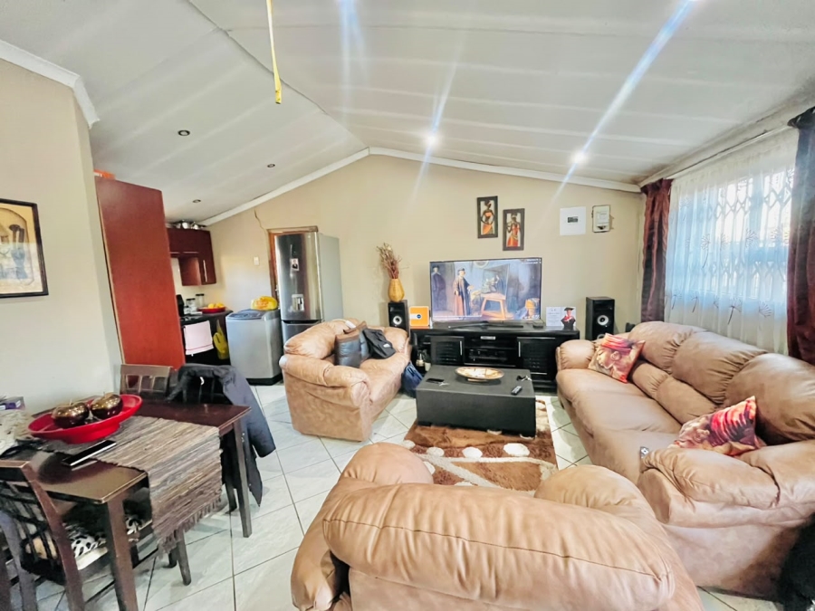 2 Bedroom Property for Sale in Bloemside 3 Free State